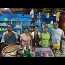 Das erweiterte Team unseres Gastgebers: Sumit, Consuela, Theresa, Darina und Darick (v. l. n. r.)